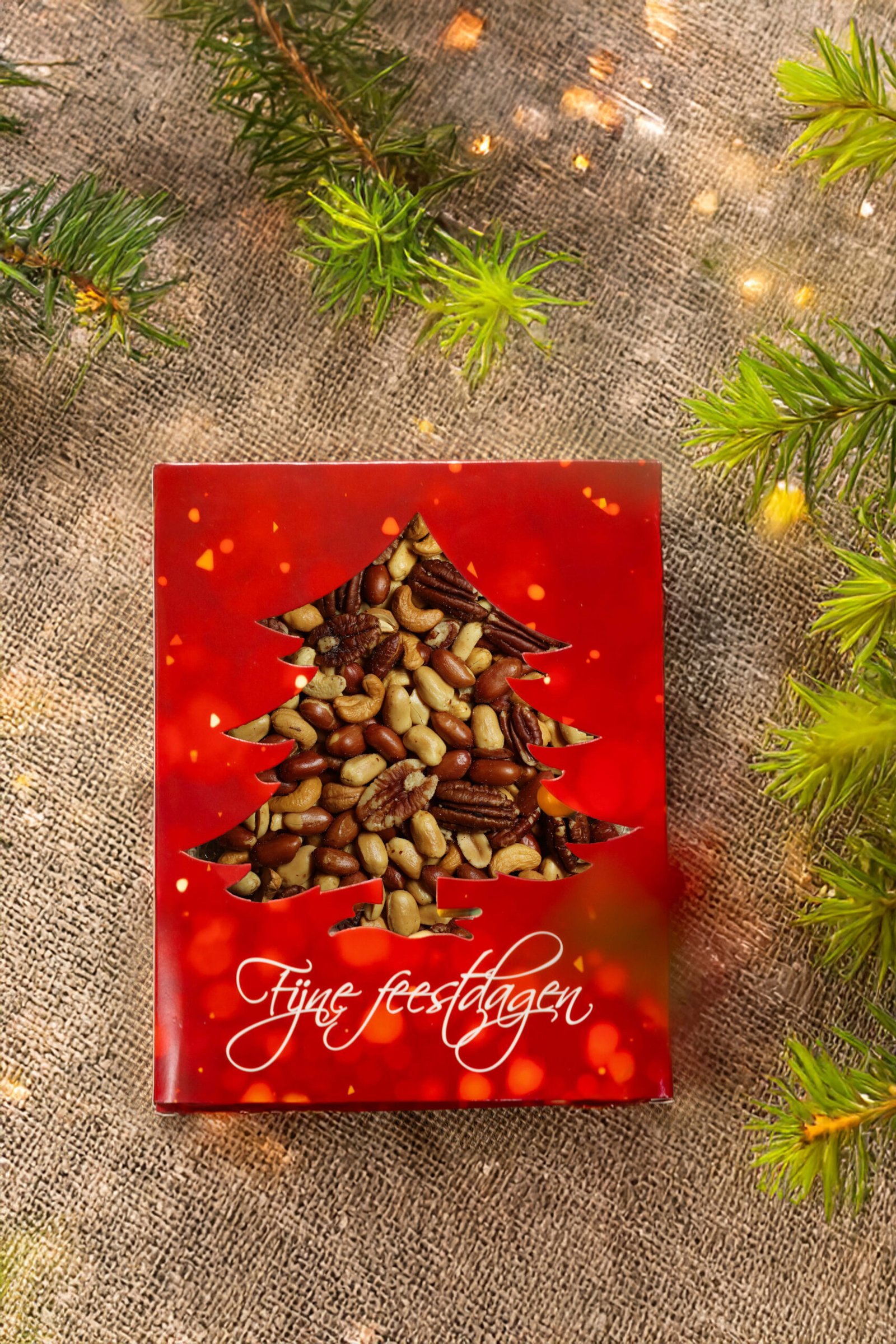 Kerst boom verpakking gevuld met verse nootjes